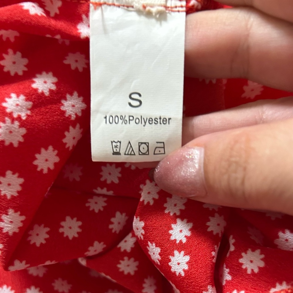 Red  Off-Shoulder Top flowers - Picture 3 of 4